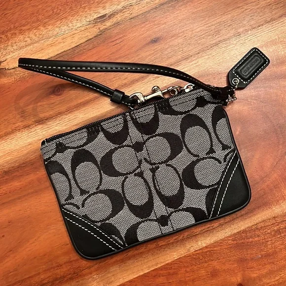 NEW COACH WRISTLET FROM THE SIGNATURE COLLECTION - Picture 6 of 9